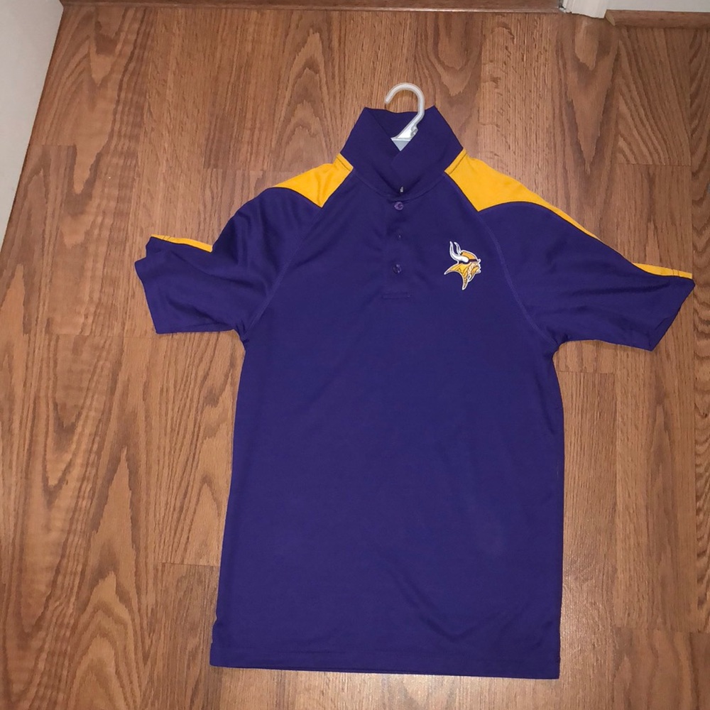 M Minnesota Vikings polo. NFL apparel team shop.